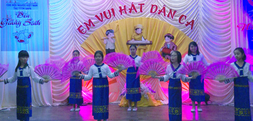 Thiếu nhi Việt Nam tại Séc vui hát dân ca